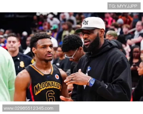 詹姆斯父子同台的时刻即将来临布朗尼正式宣布参加NBA选秀